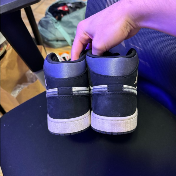 Jordan 1 Satin Smokes - Picture 4 of 4